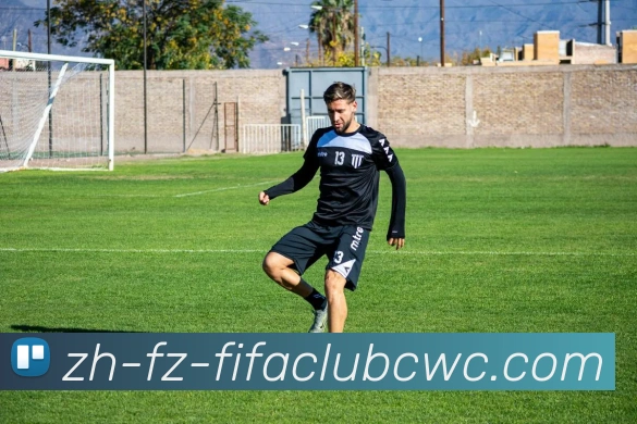 2013年中超联赛完整赛程回顾及关键比赛盘点